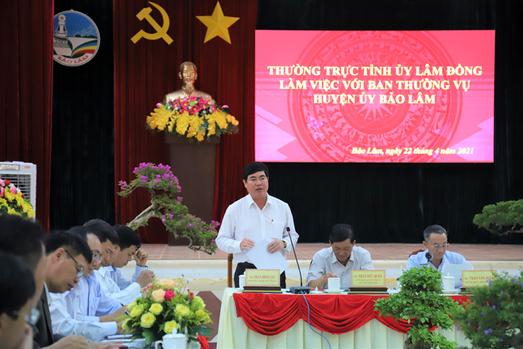 Đồng chí Trần Đình Văn – Phó Bí thư Thường trực Tỉnh ủy Lâm Đồng phát biểu chỉ đạo tại buổi làm việc