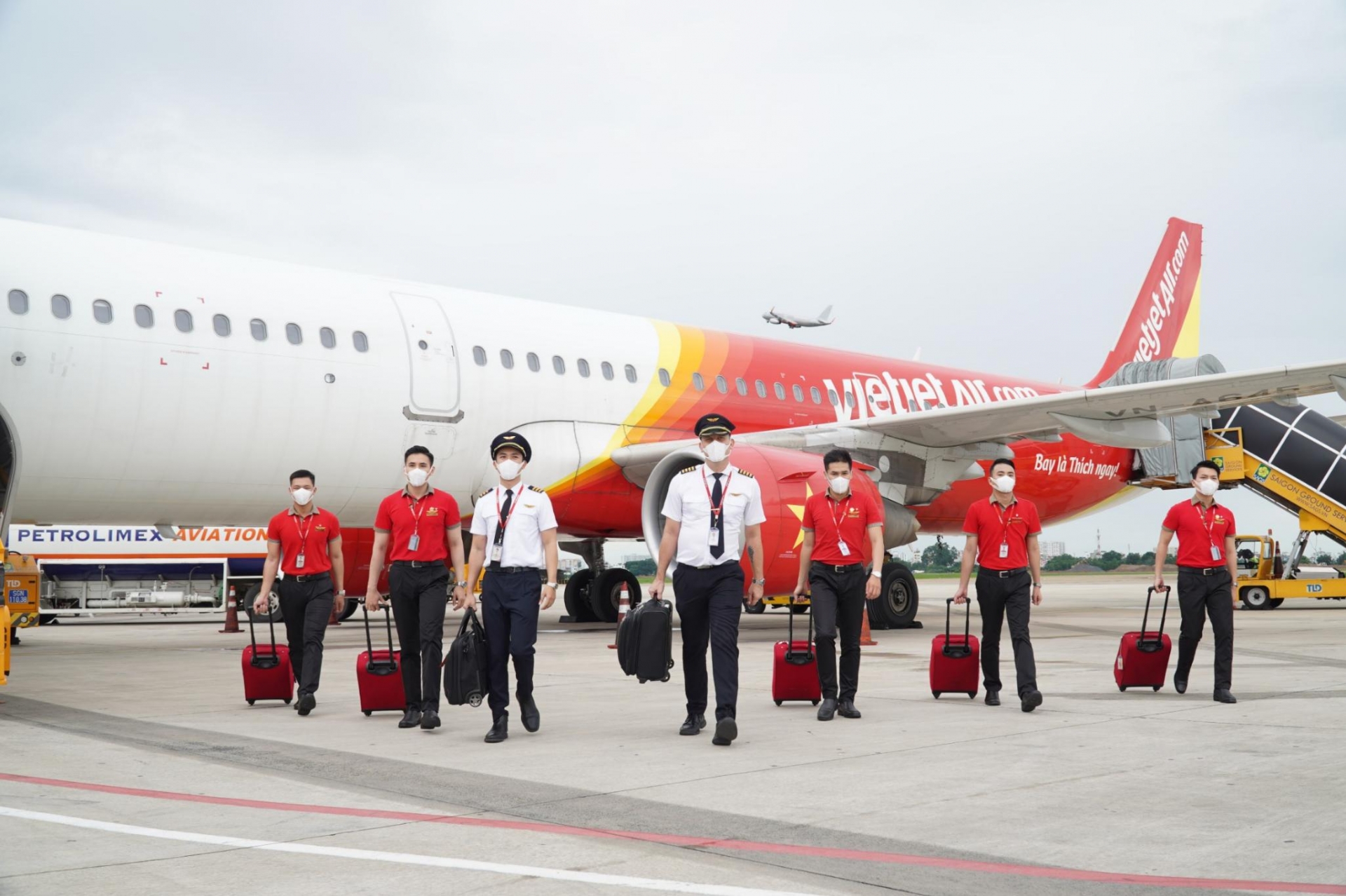 Yên tâm bay cùng Vietjet với quà tặng bảo hiểm "Bay An Toàn" trong mùa dịch bệnh