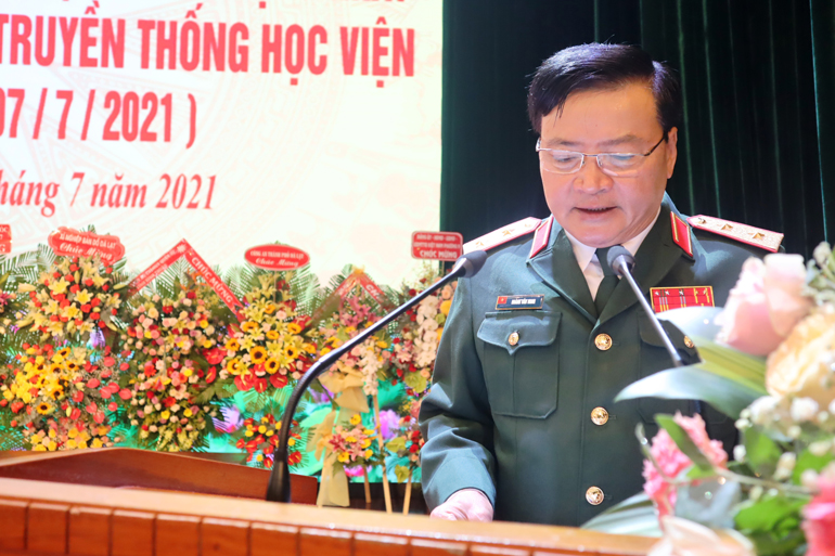 Trung tướng, PGS.TS Hoàng Văn Minh – Giám đốc Học viện Lục quân đọc diễn văn khai mạc