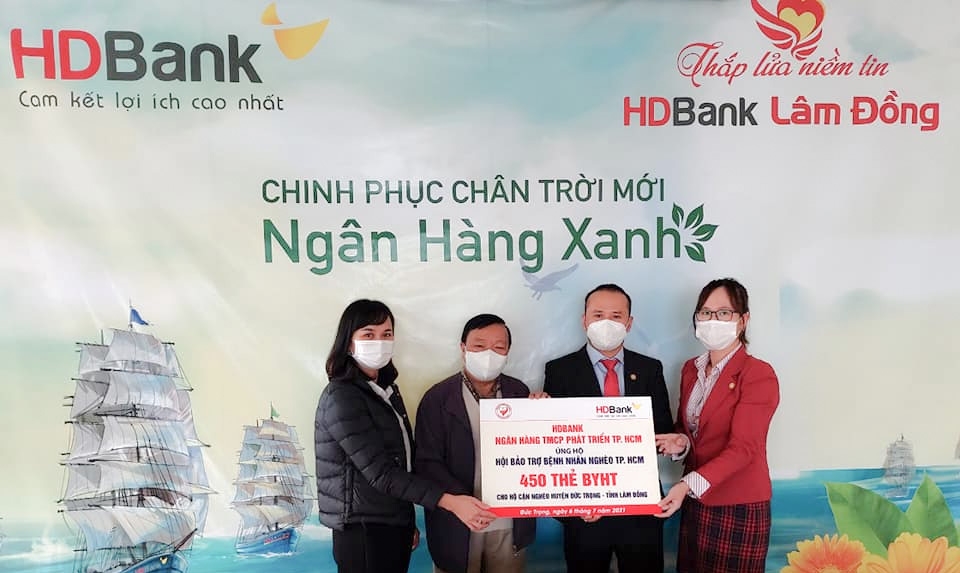 HD BANK trao tài trợ 450 thẻ bảo hiểm y tế cho hộ cận nghèo Đức Trọng