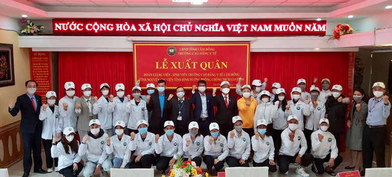 Lễ xuất quân với 32 giảng viên, sinh viên Trường Cao đẳng Y tế Lâm Đồng tình nguyện chi viện cho tỉnh Bình Dương chống dịch Covid-19