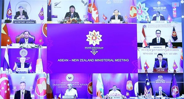 Thứ trưởng Bộ Ngoại giao Việt Nam Nguyễn Quốc Dũng và Bộ trưởng Ngoại giao các nước tham dự Hội nghị Bộ trưởng Ngoại giao ASEAN - New Zealand theo hình thức trực tuyến.
