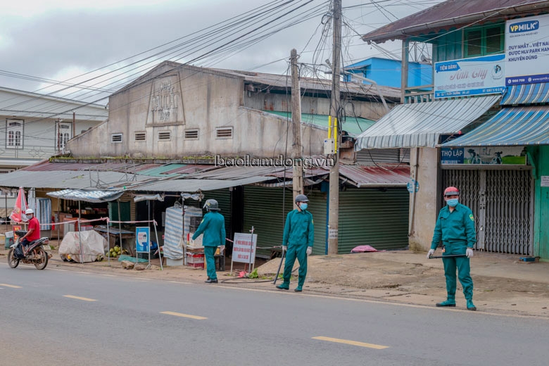 Các chợ trên địa bàn xã Trạm Hành và Xuân Trường tạm ngưng hoạt động để phòng chống dịch Covid-19 đang có diễn biến phức tạp