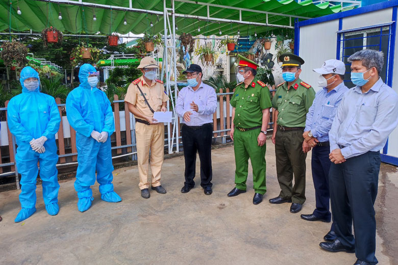 Lãnh đạo huyện Đức Trọng kiểm tra công tác phòng chống dịch Covid-19