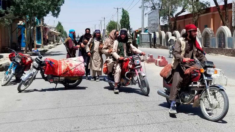 Taliban kiểm soát thêm 2 thành phố chiến lược của Afghanistan, áp sát và cô lập thủ đô Kabul