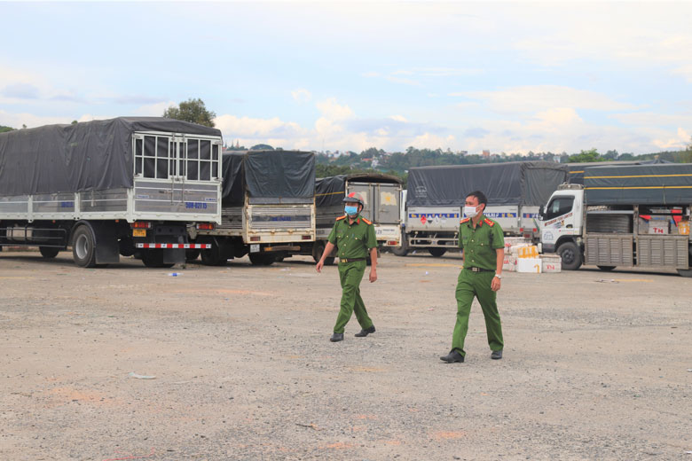 Việc kiểm tra, giám sát công tác phòng chống dịch Covid-19 luôn được lực lượng công an thực hiện thường xuyên, liên tục