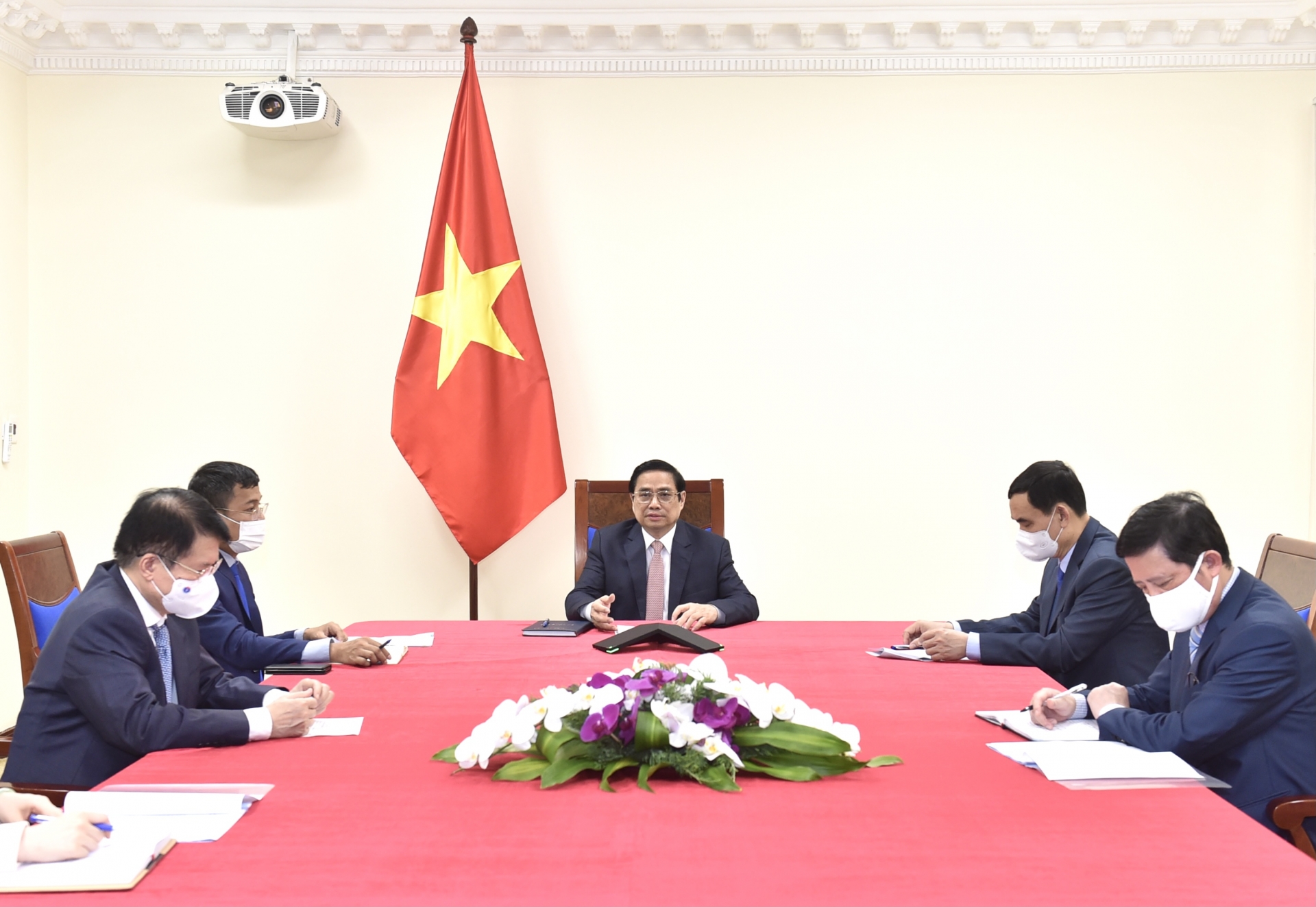 Đây là lần thứ hai trong thời gian ngắn, Thủ tướng Phạm Minh Chính trực tiếp làm việc với các đại diện cấp cao của Tập đoàn AstraZeneca để thúc đẩy việc đưa vaccine về Việt Nam