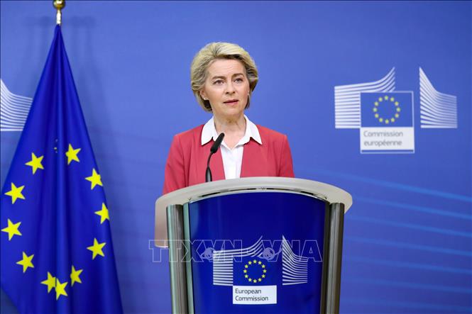 Chủ tịch Ủy ban châu Âu (EC) Ursula von der Leyen phát biểu tại Brussels, Bỉ, ngày 27/7/2021