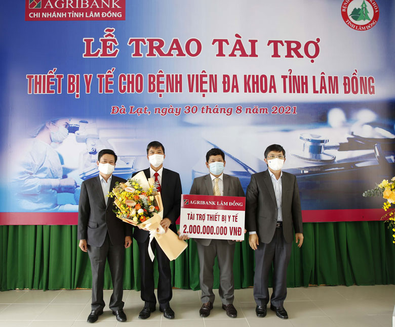 Agribank Lâm Đồng trao tài trợ thiết bị y tế trị giá 2 tỷ đồng cho Bệnh viện Đa khoa tỉnh Lâm Đồng