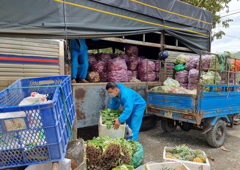 Đạ Tẻh thành lập đội xe tình nguyện vận chuyển hàng hóa