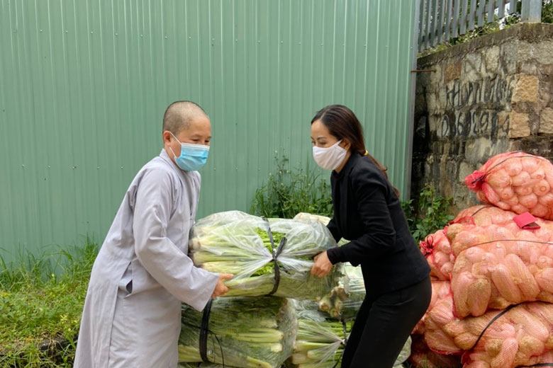 Gửi tặng nông sản Đà Lạt cho Nhân dân TP Vùng Tàu