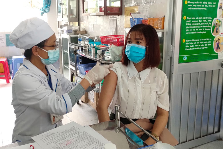 Gần 3.000 giáo viên trên địa bàn huyện Đức Trọng được tiêm vắc xin đợt 11