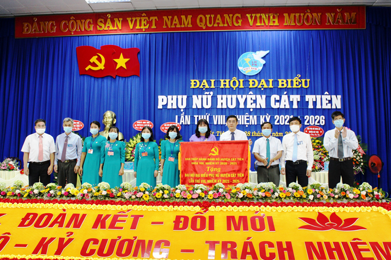 Đại hội Đại biểu Hội LHPN huyện Cát Tiên lần thứ VIII