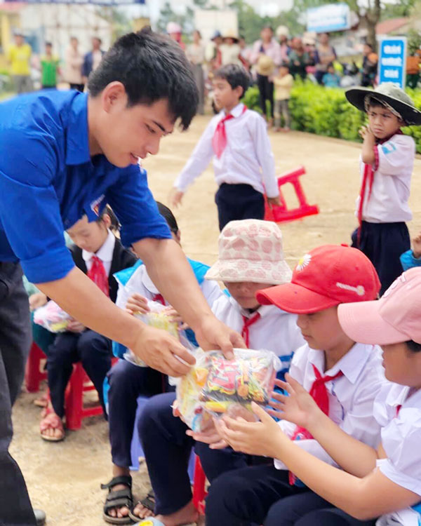 Bí thư Đoàn xã năng nổ, nhiệt huyết