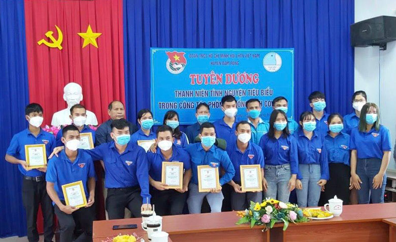 Đam Rông: Tuyên dương 30 thanh niên tiêu biểu trong công tác phòng chống dịch Covid-19