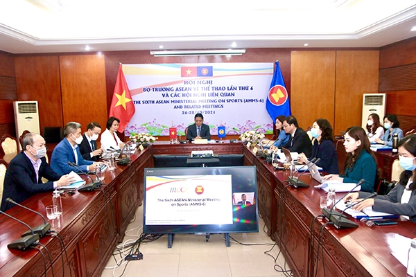 Các đại diện Việt Nam tham dự Hội nghị trực tuyến AMMS-6