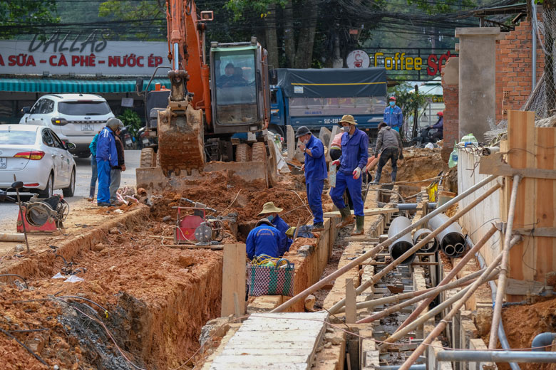 Đẩy nhanh tiến độ thực hiện và giải ngân vốn đầu tư công năm 2021