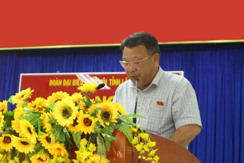 Đồng chí Nguyễn Tạo - Phó Trưởng đoàn Đại biểu Quốc hội tỉnh Lâm Đồng báo cáo đến cử tri kết quả sau kỳ họp thứ 2, Quốc hội khóa XV