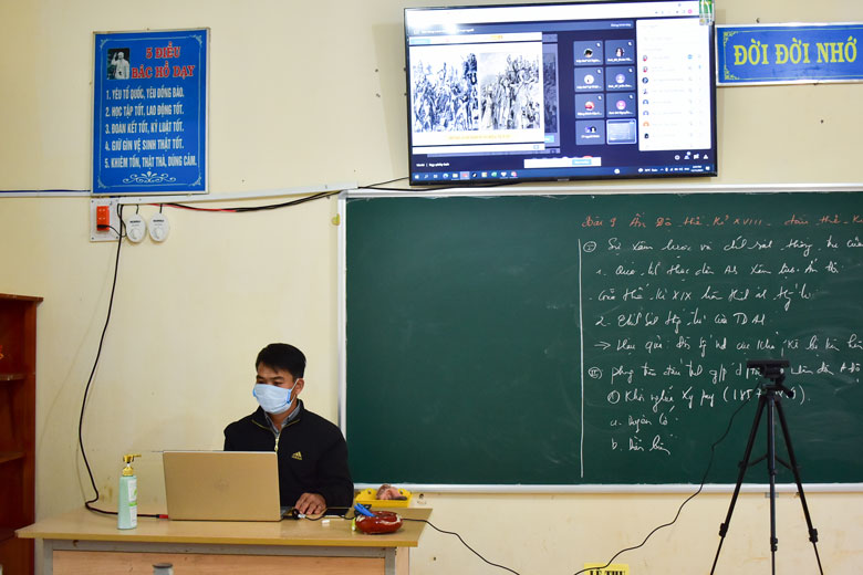Lớp dạy trực tuyến Trường THCS Tân Hà được trang bị đầy đủ thiết bị