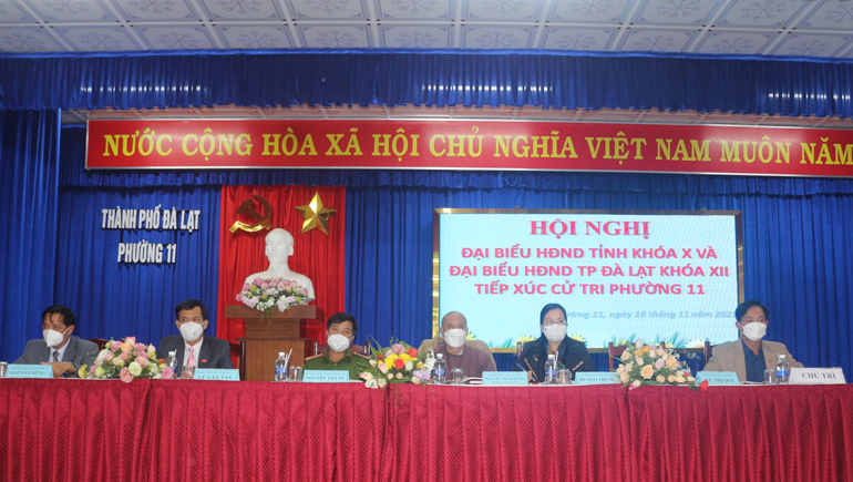 Các đại biểu HĐND tỉnh và đại biểu HĐND TP Đà Lạt tiếp xúc với cử tri