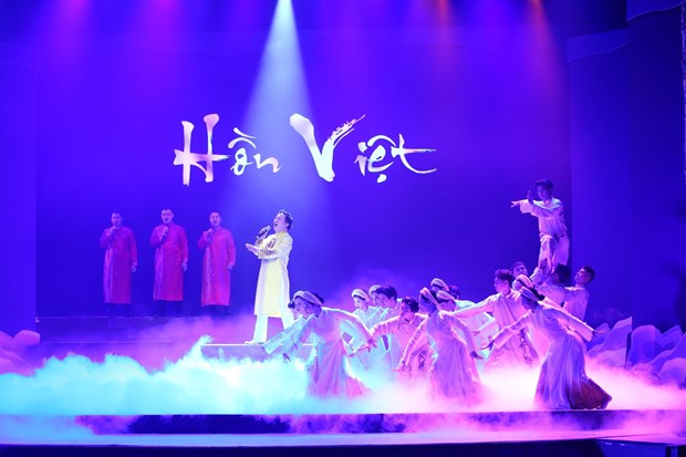 Tiết mục hát múa "Hồn Việt."