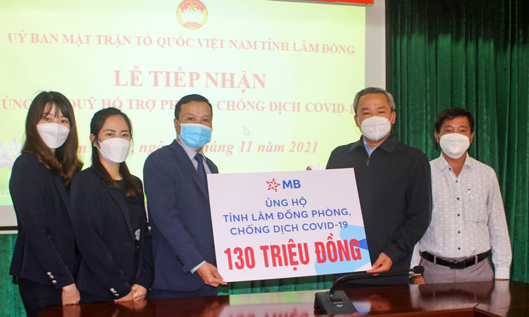 MB bank chi nhánh Lâm Đồng ủng hộ 130 triệu đồng vào Quỹ Phòng chống dịch Covid-19 tỉnh 