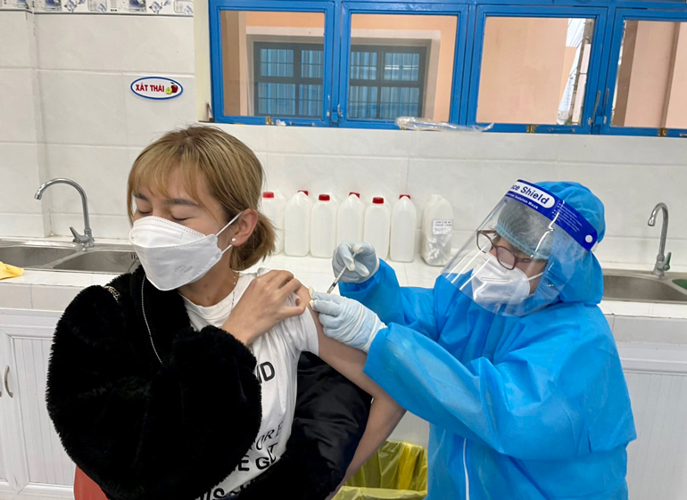 Tiêm vắc xin phòng Covid-19 tại TP Đà Lạt 
