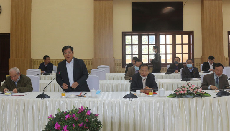 Các đồng chí nguyên lãnh đạo tỉnh phát biểu ý kiến, đóng góp tại buổi gặp mặt