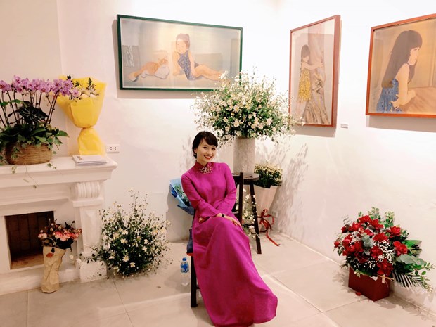 Họa sỹ Nguyễn Thị Thanh Lưu tại triển lãm