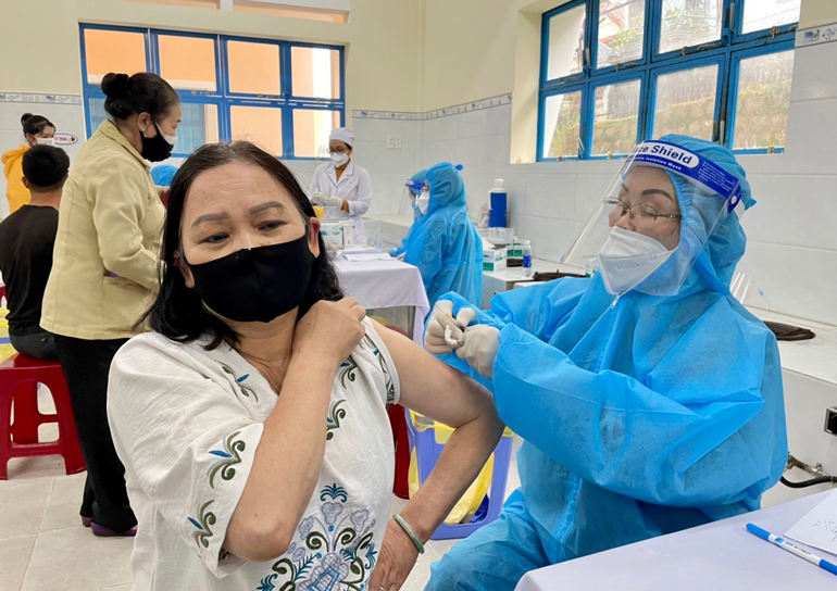Tiêm vắc xin phòng Covid-19 tại TP Đà Lạt