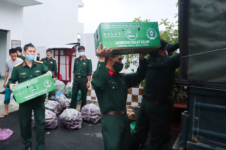 Lực lượng vũ trang tỉnh thực hiện thắng lợi các nhiệm vụ trong phong trào thi đua đặc biệt “Chống dịch, giúp dân”