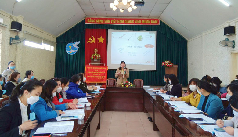 Tập huấn tư vấn pháp luật liên quan đến việc tiếp cận các dịch vụ xã hội cho lao động nữ phi chính thức tại Đà Lạt