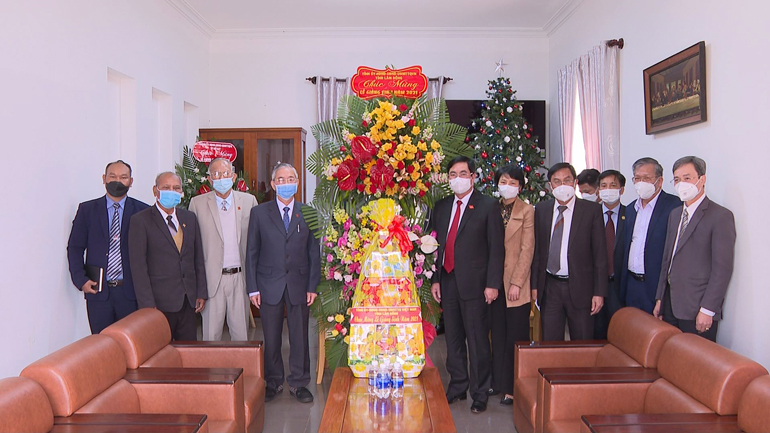 Đoàn lãnh đạo tỉnh thăm và chúc mừng Ban Đại diện Hội thánh Tin lành Việt Nam (miền Nam) tỉnh nhân dịp lễ Giáng sinh 2021