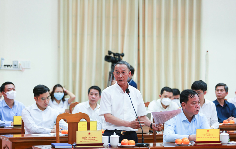 Đồng chí Trần Văn Hiệp – Chủ tịch UBND tỉnh Lâm Đồng báo cáo công tác chuẩn bị thực hiện Dự án