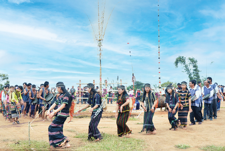 Qua lễ hội, căn tính cố kết cộng đồng của người Tây Nguyên càng thêm bền chặt