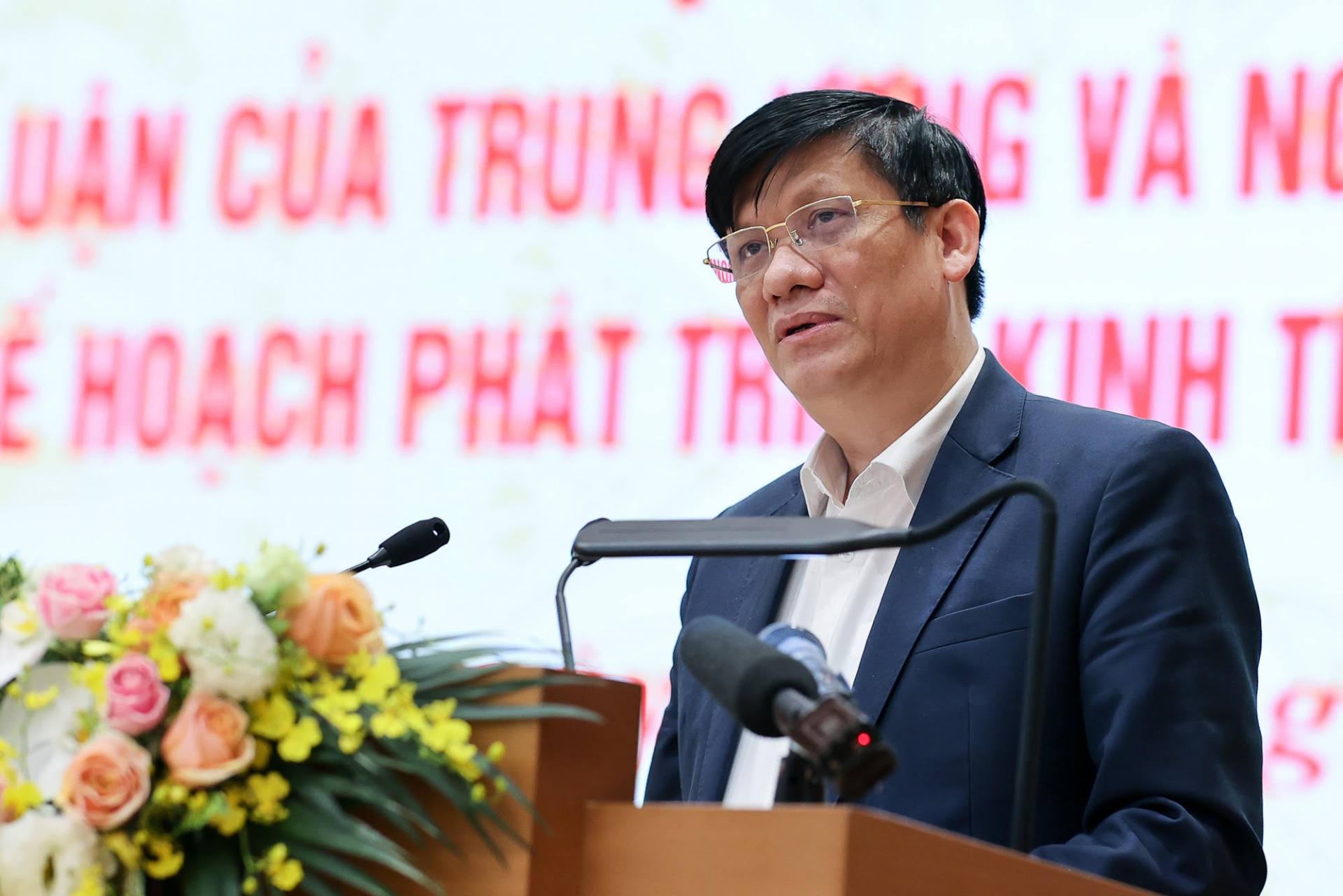 Bộ trưởng Bộ Y tế Nguyễn Thanh Long: Năm 2022, ngành Y tế xác định nhiệm vụ thứ nhất, trước mắt và ưu tiên hàng đầu là tiếp tục tập trung cao nhất cho công tác phòng, chống dịch COVID-19. Ảnh: VGP/Nhật Bắc