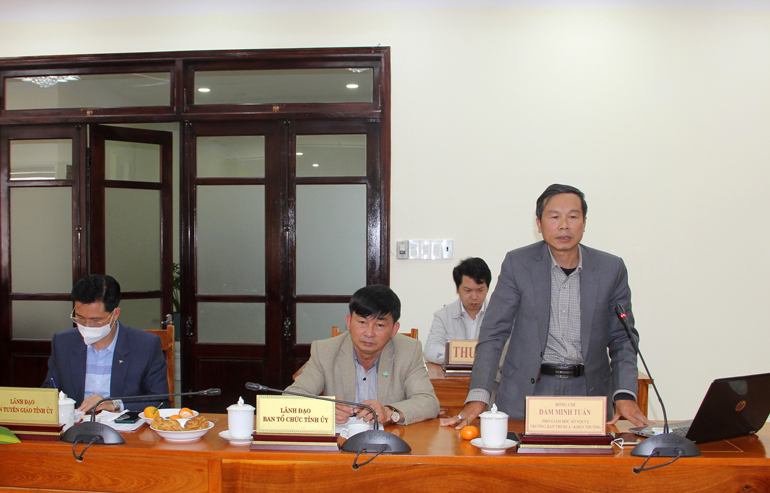 Đồng chí Đàm Minh Tuấn - Phó Giám đốc Sở Nội vụ, Trưởng Ban Thi đua – Khen thưởng tỉnh phát biểu tại hội nghị
