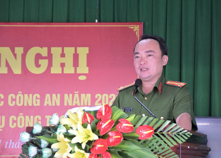 Thượng tá Trương Minh Đương - Phó Giám đốc Công an tỉnh phát biểu chỉ đạo tại hội nghị