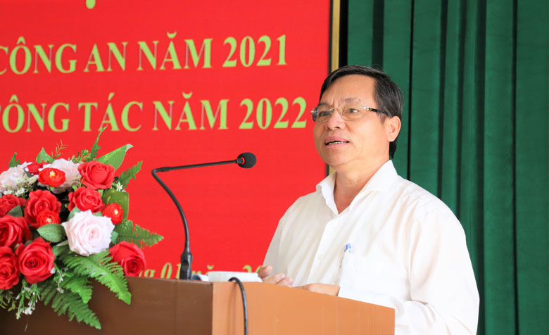 Đồng chí Nguyễn Văn Triệu - Bí thư Thành ủy Bảo Lộc phát biểu tại hội nghị