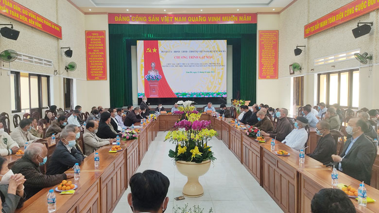 Huyện Lâm Hà gặp mặt các vị chức sắc, chức việc, già làng, trưởng bản, người uy tín tiêu biểu nhân dịp Tết Nguyên đán Nhâm Dần năm 2022
