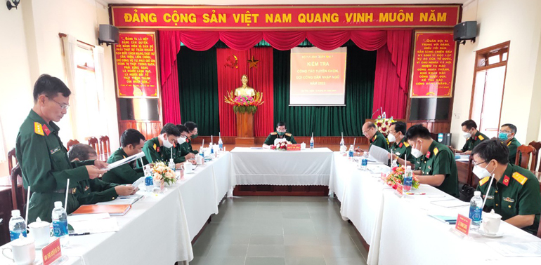 Đoàn công tác của Bộ Tham mưu, Bộ Tư lệnh Quân khu 7 kiểm tra công tuyển chọn và gọi công dân nhập ngũ năm 2022 tại huyện Đạ Tẻh