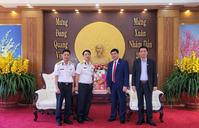 Đoàn công tác Bộ Tư lệnh Vùng 4 Hải quân thăm, chúc tết Tỉnh ủy Lâm Đồng