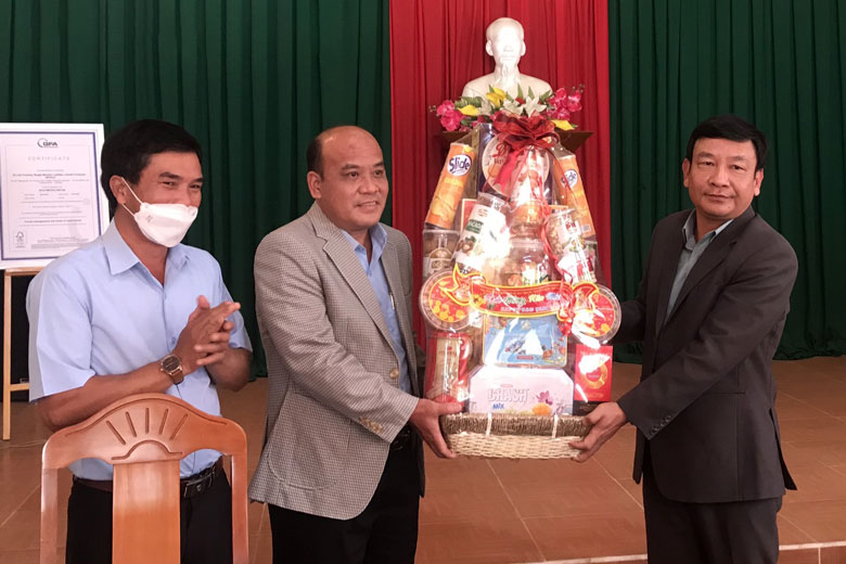 Trưởng Ban Tuyên giáo Tỉnh ủy thăm, chúc Tết một số đơn vị tại Di Linh và Bảo Lộc