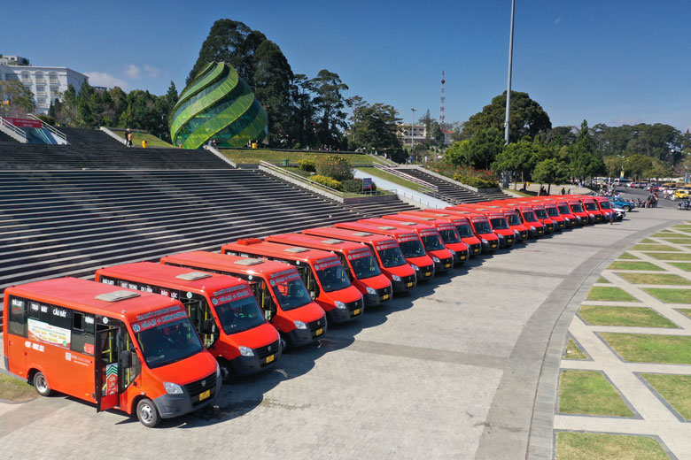 100 chiếc xe buýt mới của Phương Trang được kỳ vọng sẽ không chỉ đáp ứng nhu cầu giao thương, học tập, đi lại của người dân mà còn đáp ứng cả nhu cầu di chuyển đến các điểm tham quan các danh thắng của du khách.