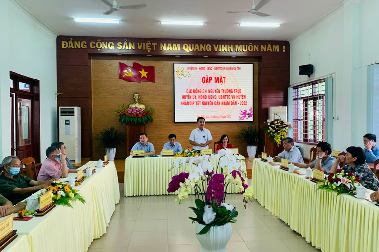 Đạ Tẻh: Tổ chức gặp mặt nguyên lãnh đạo huyện qua các thời kỳ