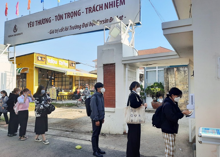 Sinh viên Trường Đại học Yersin Đà Lạt ngày đầu học trực tiếp