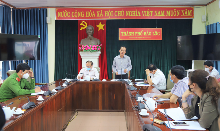 Ông Đào Thành Trung - Phó Giám Sở Y tế Lâm Đồng phát biểu tại buổi làm việc với TP Bảo Lộc