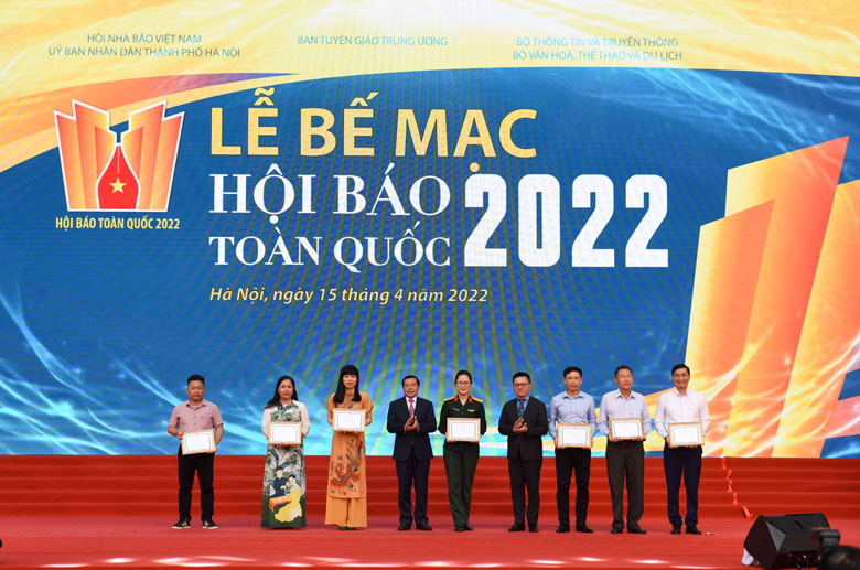 Nhiều đơn vị báo chí đã được tôn vinh tại Hội Báo toàn quốc năm 2022