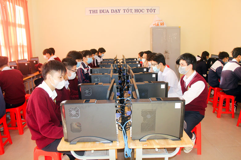 Phòng học tin học tại Trường THCS&THPT Tây Sơn, Đà Lạt