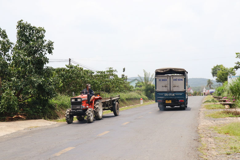 Đường giao thông tại huyện Lâm Hà được chú trọng, thuận lợi cho việc giao thương, buôn bán cho người dân